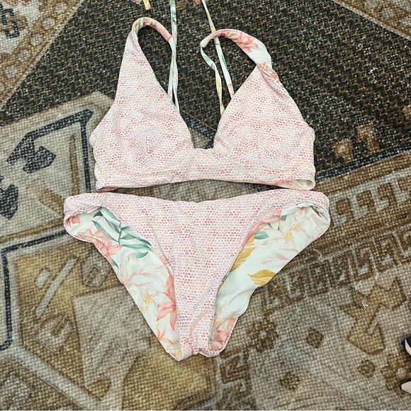 Reversible Ripcurl Bikini - Picture 3 of 3